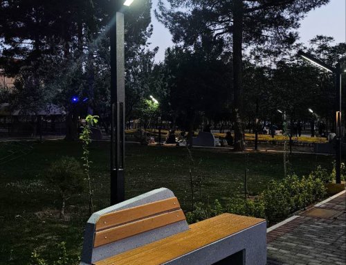 نیمکت بتنی مدل N7 دارای پشتی و چوب پلاست